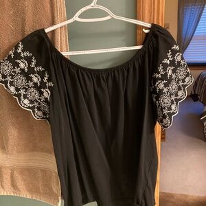 H&M Black and White Blouse with Elegant Design Size large